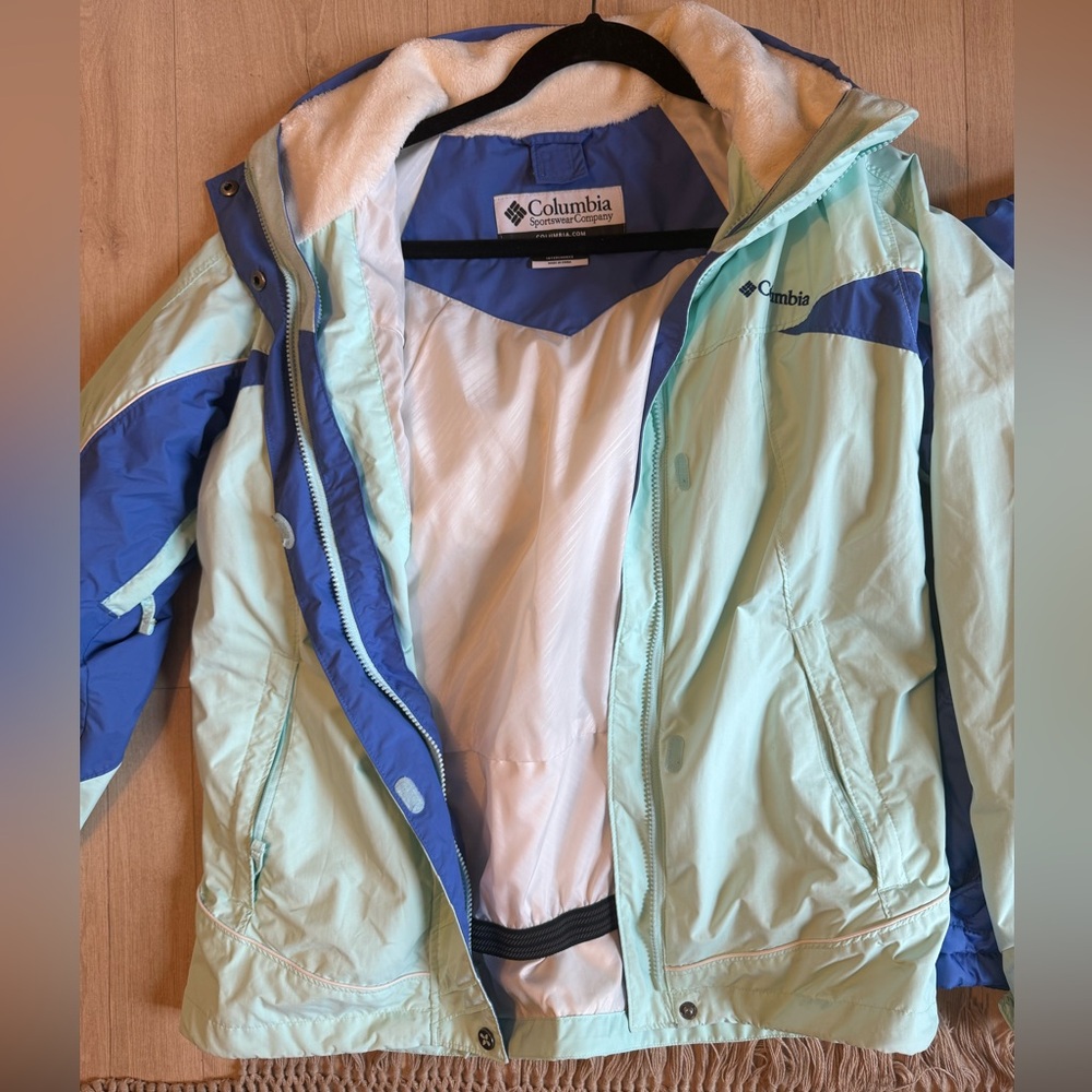 Columbia Women's Light Blue and Navy Ski Jacket